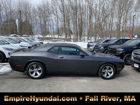 Used 2018 Dodge Challenger SXT image 21