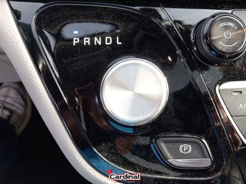 Used 2018 Chrysler Pacifica Limited image 43