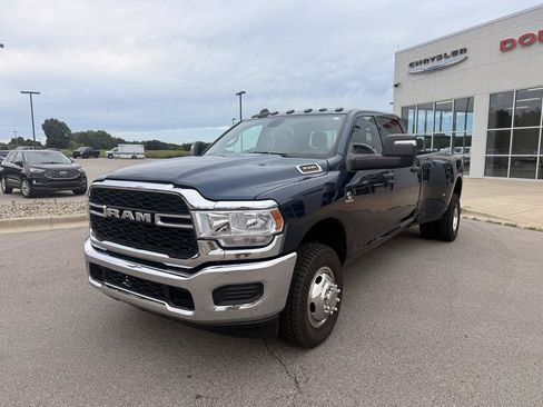 Used 2024 RAM 3500 Tradesman w/ Chrome Appearance Group AWD/4WD image 7