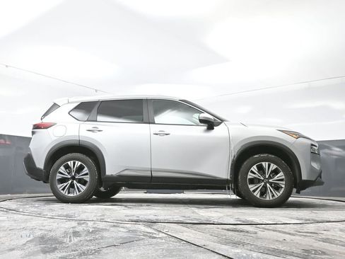 Used 2023 Nissan Rogue SV image 14