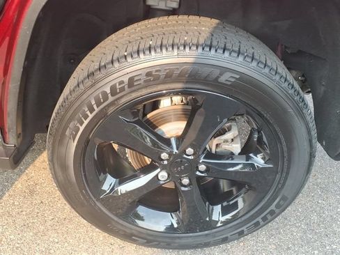 Certified 2024 Jeep Grand Cherokee Altitude AWD/4WD image 15