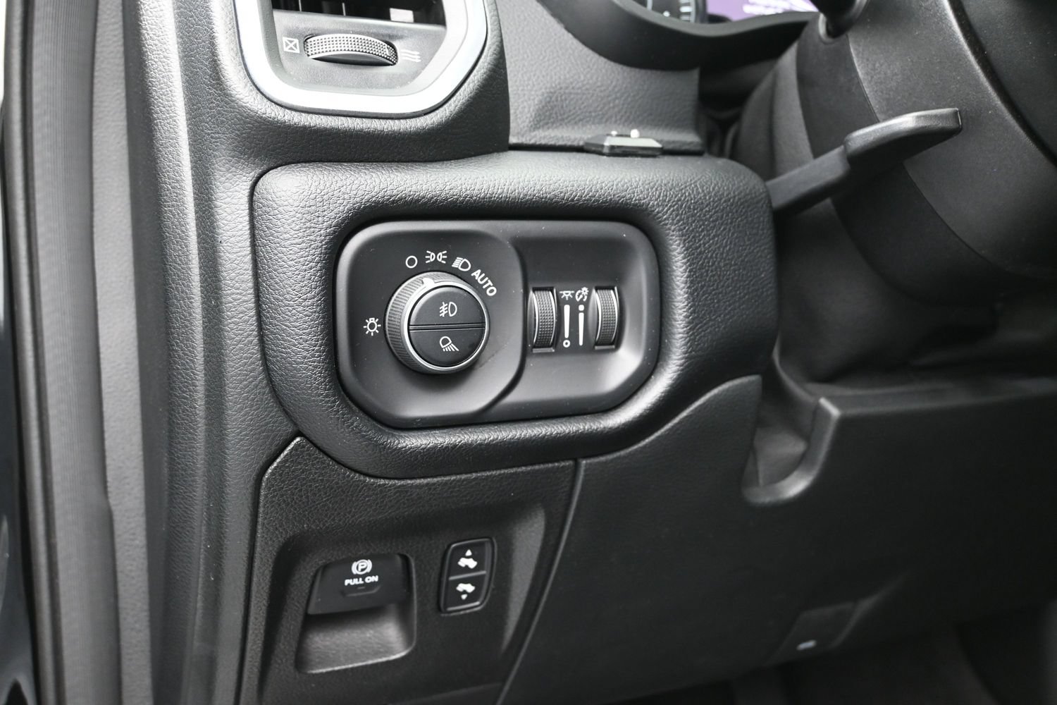 Used 2020 RAM 1500 Laramie w/ Sport Appearance Package AWD/4WD image 11