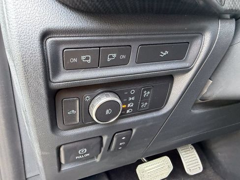 Used 2022 Ford F150 Lariat w/ Equipment Group 502A High AWD/4WD image 14