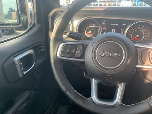 Used 2020 Jeep Gladiator Overland AWD/4WD image 11