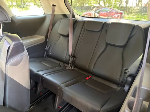Used 2026 Kia Carnival FWD image 31