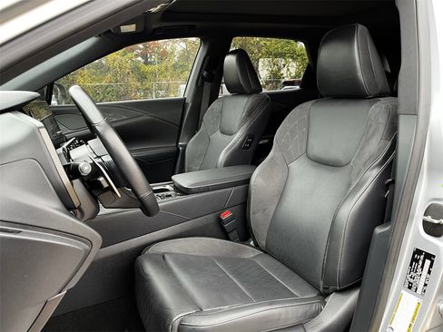 Used 2024 Lexus RX 450h AWD w/ Luxury Package image 23