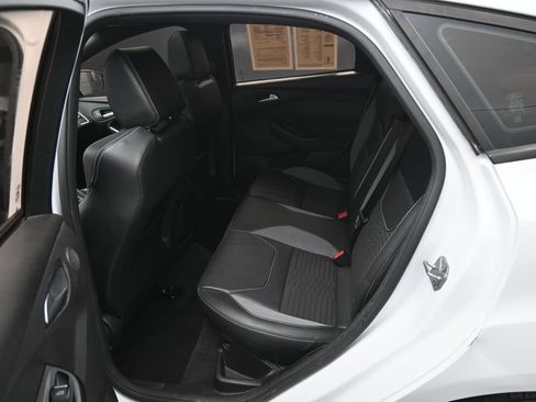 Used 2018 Ford Focus ST w/ Equipment Group 401A FWD image 27