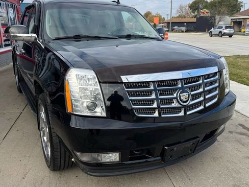 Used 2012 Cadillac Escalade EXT Luxury image 4