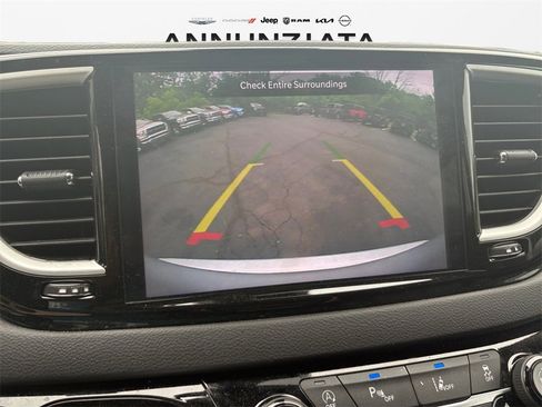 Used 2024 Chrysler Pacifica Touring-L image 13