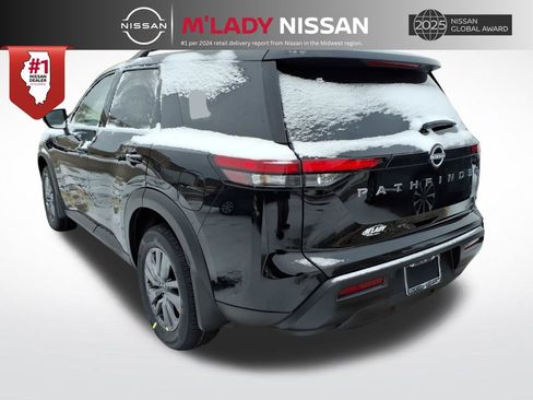 New 2026 Nissan Pathfinder SV image 5