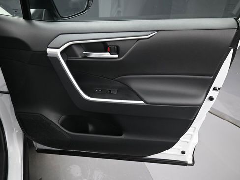 Certified 2025 Toyota RAV4 SE image 33