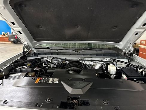 Used 2018 Chevrolet Silverado 1500 LT AWD/4WD image 29
