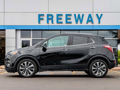 Used 2020 Buick Encore Essence image 2