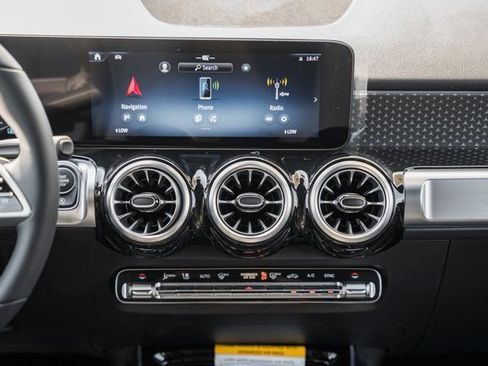 New 2025 Mercedes-Benz GLB 250 4MATIC image 22