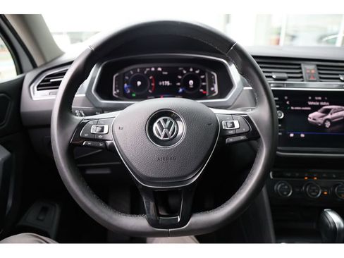 Used 2020 Volkswagen Tiguan SEL image 11