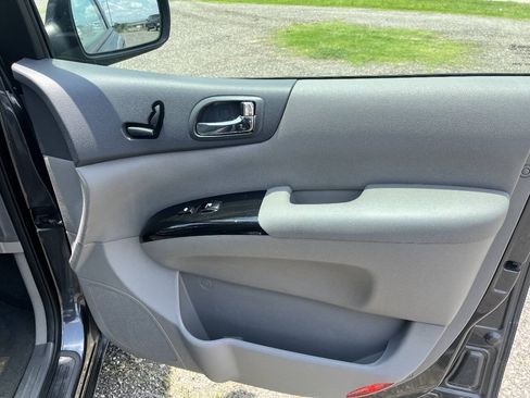 Used 2014 Kia Sedona EX w/ Navigation Package FWD image 22