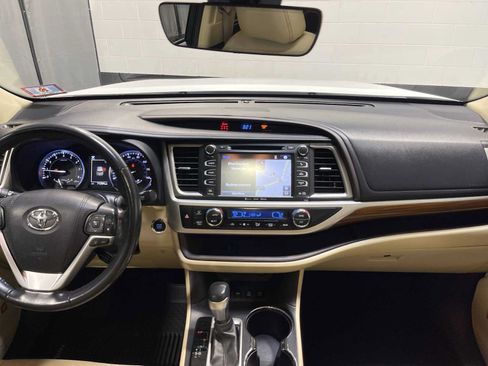 Used 2018 Toyota Highlander Limited AWD/4WD image 10