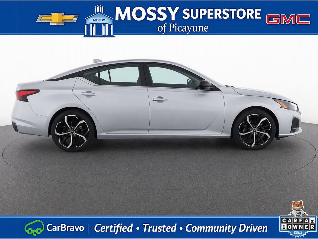 Certified 2025 Nissan Altima 2.5 SR FWD image 11