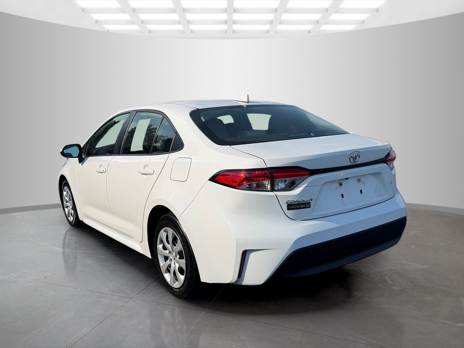 Used 2024 Toyota Corolla LE FWD image 4