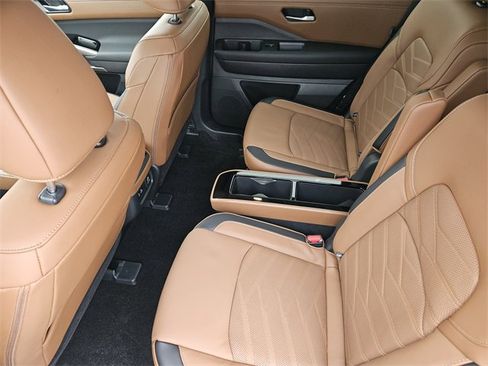 Used 2025 Nissan Pathfinder Platinum image 29