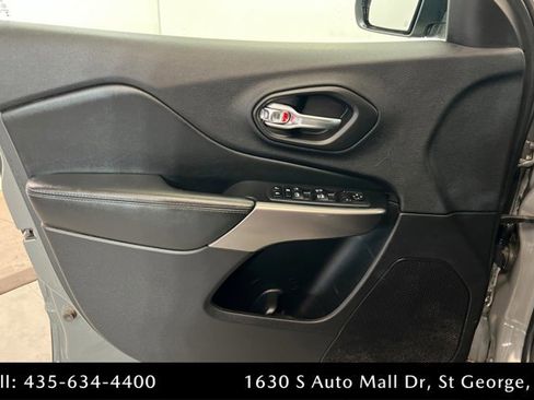 Used 2020 Jeep Cherokee Latitude Plus w/ Comfort/Convenience Group image 14