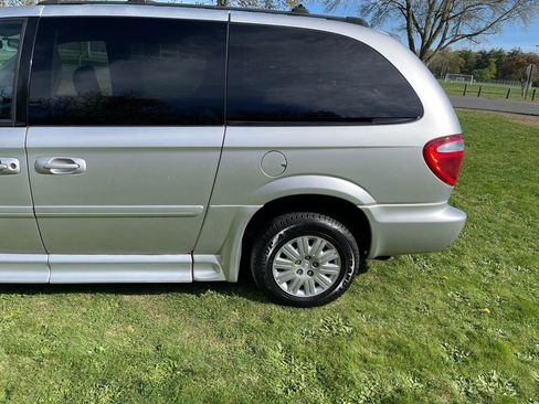 Used 2005 Chrysler Town & Country LX w/ Popular Equipment Group II image 11