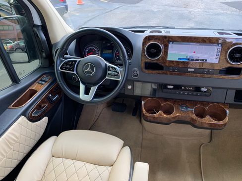 Used 2020 Mercedes-Benz Sprinter 2500 image 19