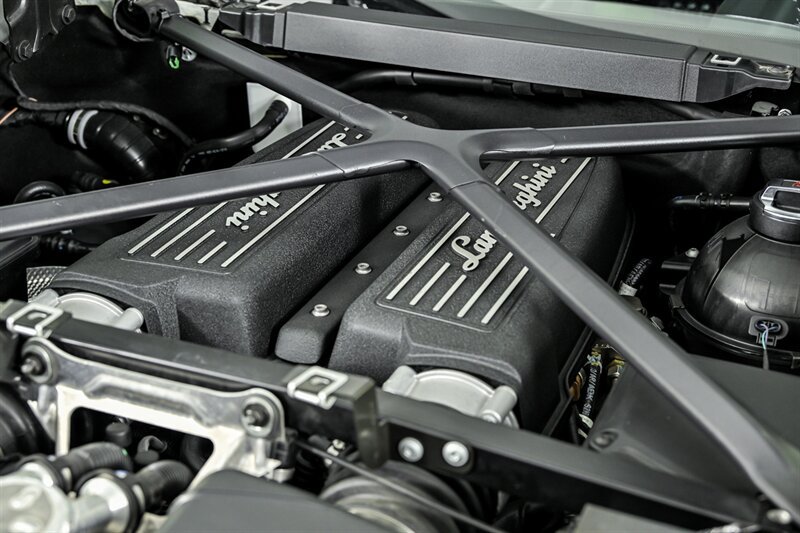 Used 2021 Lamborghini Huracan EVO RWD image 30