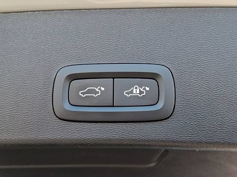 Used 2024 Volvo XC40 B5 Plus w/ Protection Package Premier AWD/4WD image 33