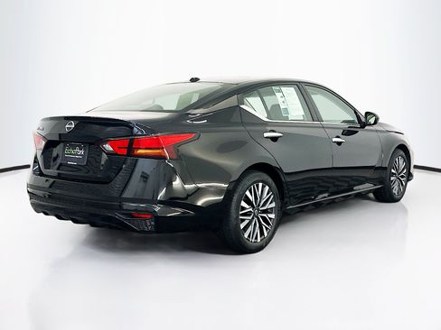 Used 2025 Nissan Altima 2.5 SV FWD image 9