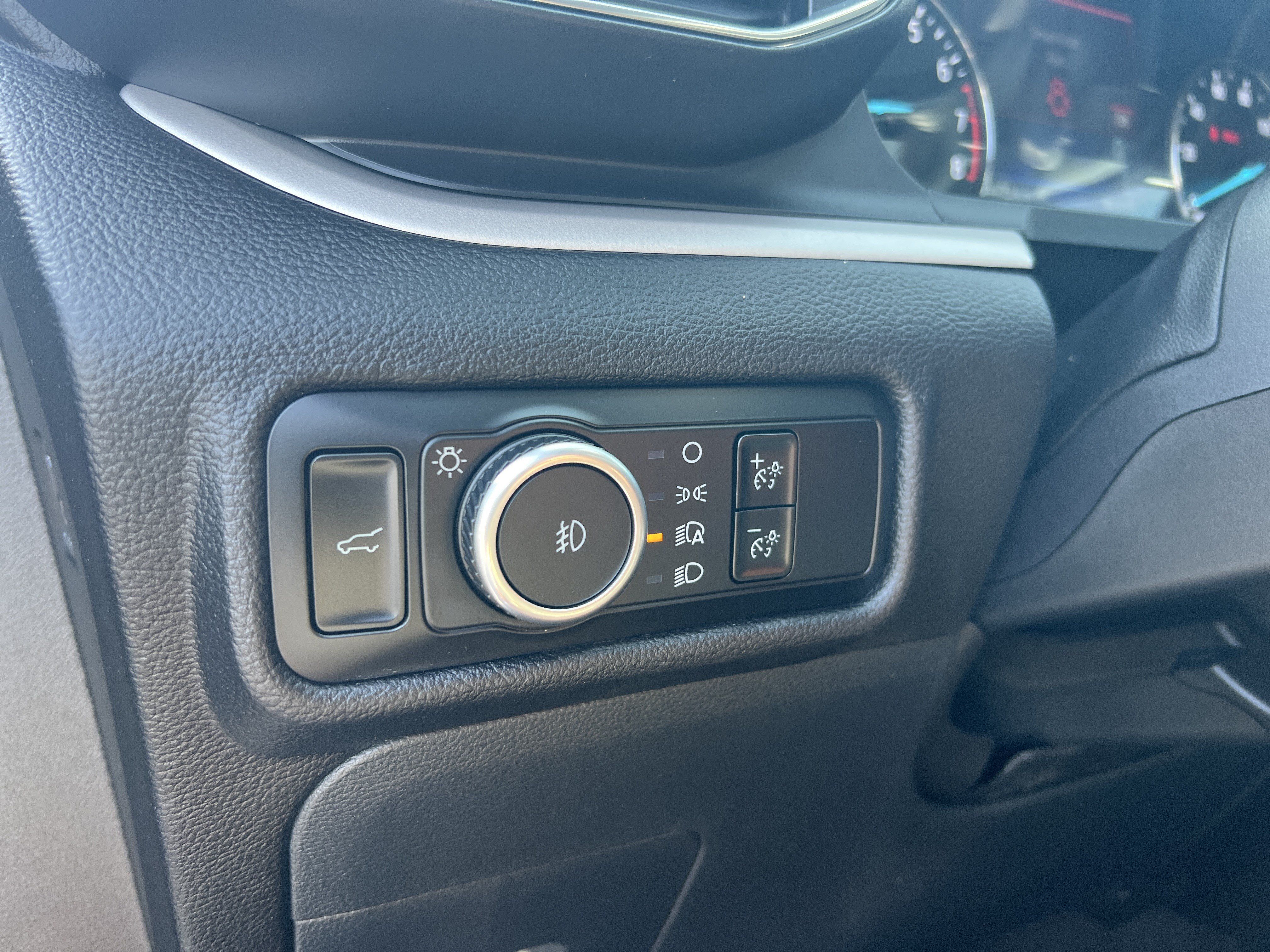 Used 2023 Ford Explorer XLT w/ Equipment Group 202A AWD/4WD image 33
