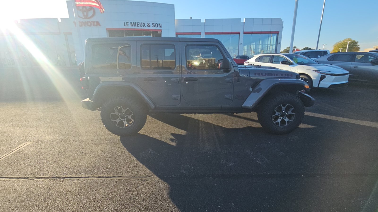 Used 2018 Jeep Wrangler Unlimited Rubicon w/ Dual Top Group AWD/4WD image 2