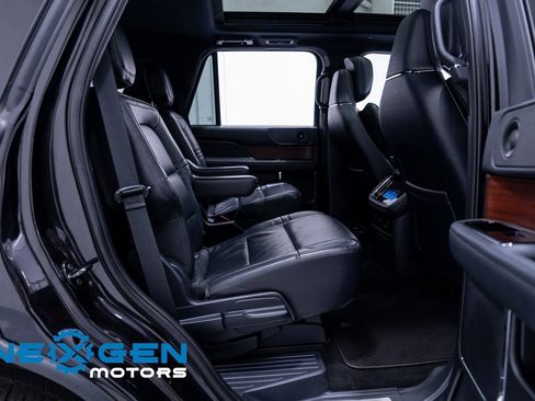 Used 2022 Lincoln Navigator Reserve AWD/4WD image 48