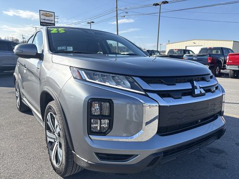 Used 2025 Mitsubishi Outlander Sport SE image 1