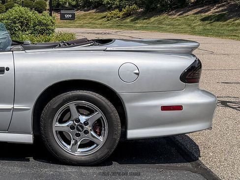 Used 1997 Pontiac Firebird Trans Am RWD image 5