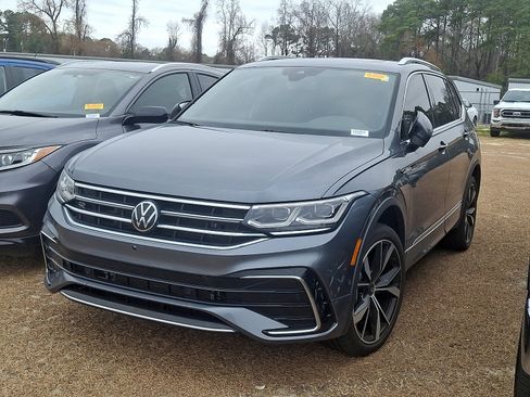 Used 2024 Volkswagen Tiguan SEL R-Line image 3