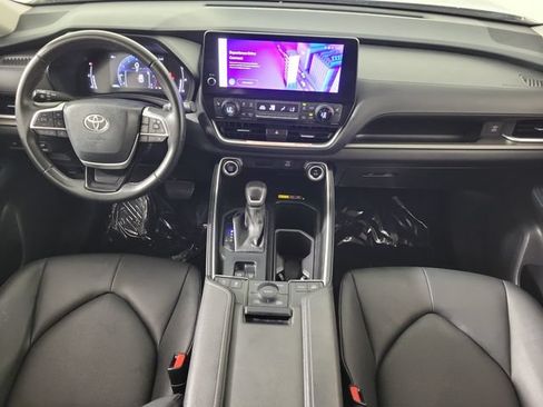 Used 2025 Toyota Grand Highlander AWD image 17