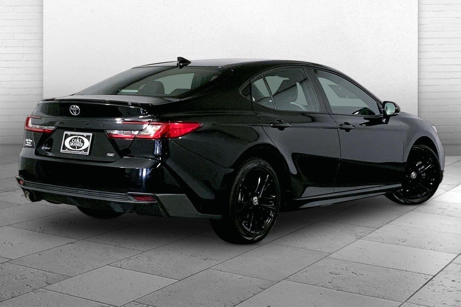 Used 2025 Toyota Camry SE FWD image 13