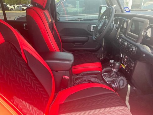 Used 2023 Jeep Gladiator Sport AWD/4WD image 9