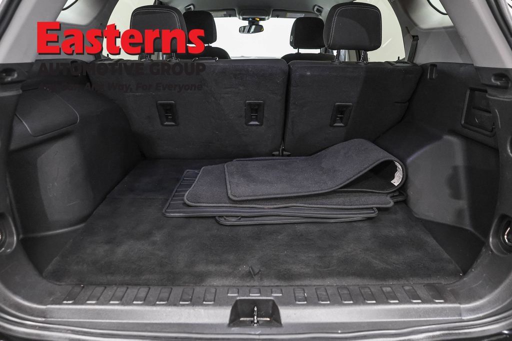 Used 2023 GMC Terrain SLE w/ Driver Convenience Package AWD/4WD image 11