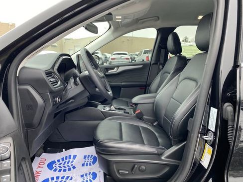 Used 2023 Ford Escape Platinum image 4