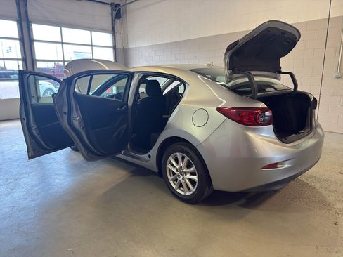 Used 2016 MAZDA MAZDA3 i Touring w/ Popular Equipment Package FWD image 10