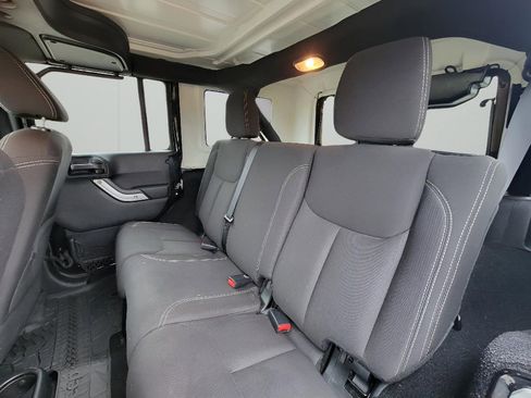 Used 2015 Jeep Wrangler Unlimited Sahara w/ Connectivity Group image 21