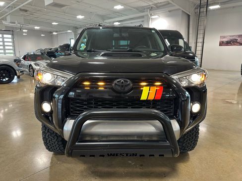 Used 2018 Toyota 4Runner TRD Off-Road Premium image 2