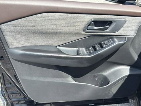 Used 2023 Nissan Rogue S image 16