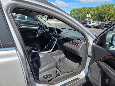 Used 2016 Volvo XC70 T5 Premier image 16