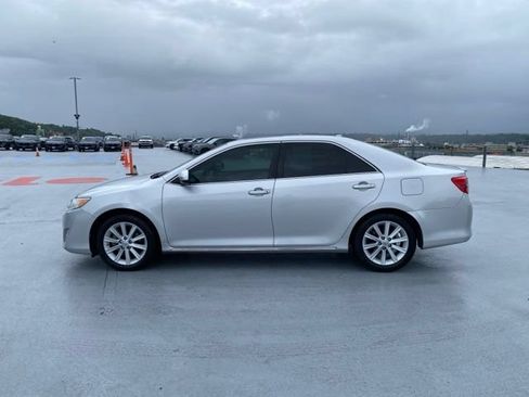Used 2014 Toyota Camry XLE w/ Leather Package FWD image 5