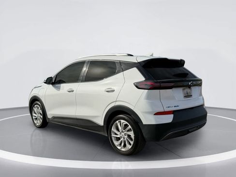 Used 2023 Chevrolet Bolt EUV LT w/ Driver Confidence Package FWD image 3