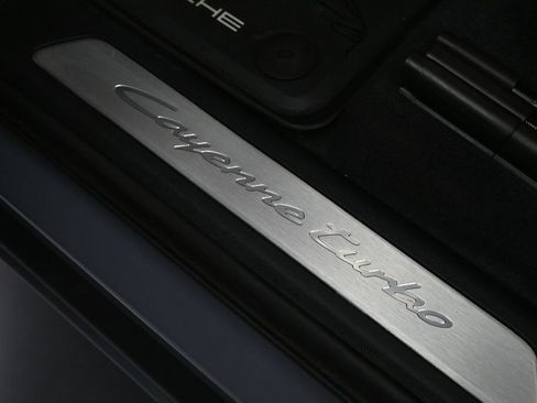 Used 2024 Porsche Cayenne Turbo AWD/4WD image 32