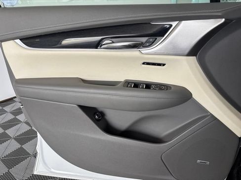 Used 2020 Cadillac XT6 Premium Luxury AWD/4WD image 17